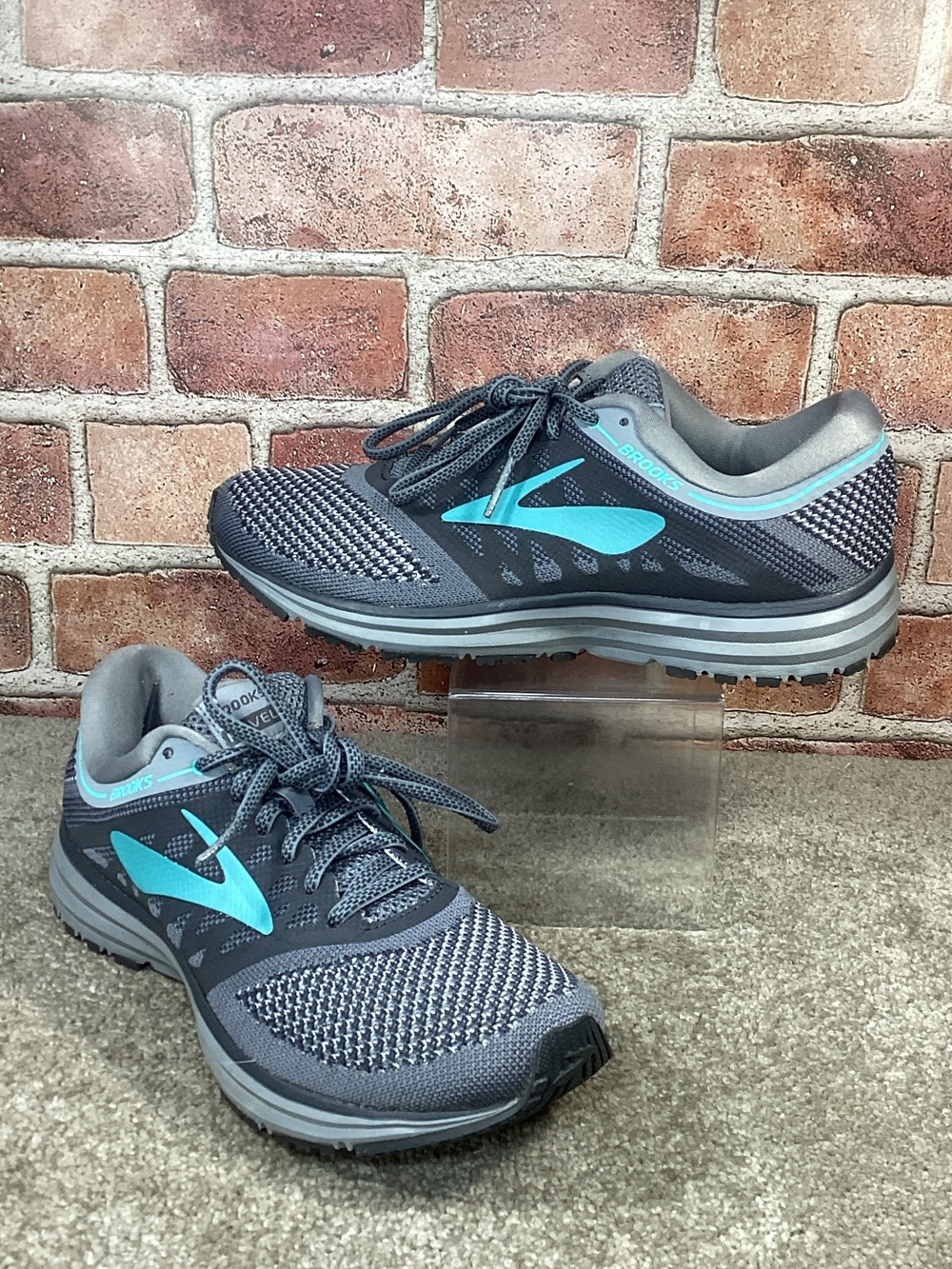Brooks Revel women’s running shoes sneakers size 8